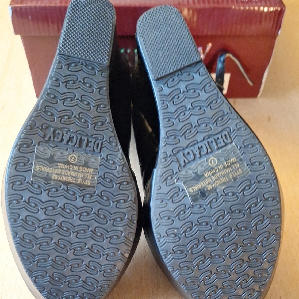 Delicacy Black Quilted Heels - Picture 9 of 10